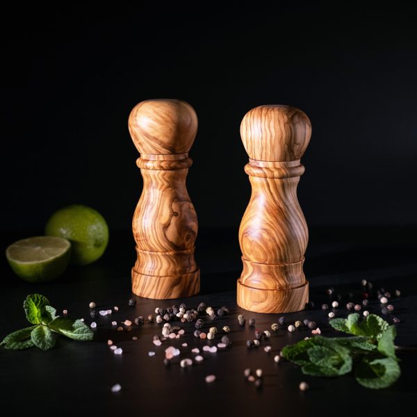 A salt and pepper shakers with pepper and spices.
