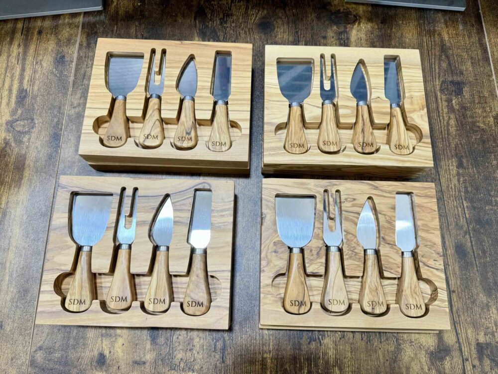 Cheese knives for corporate gifts