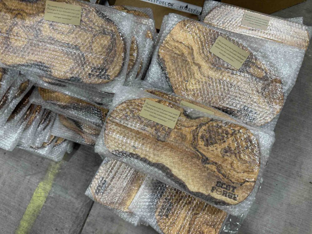 Cutting boards for corporate gifts packing
