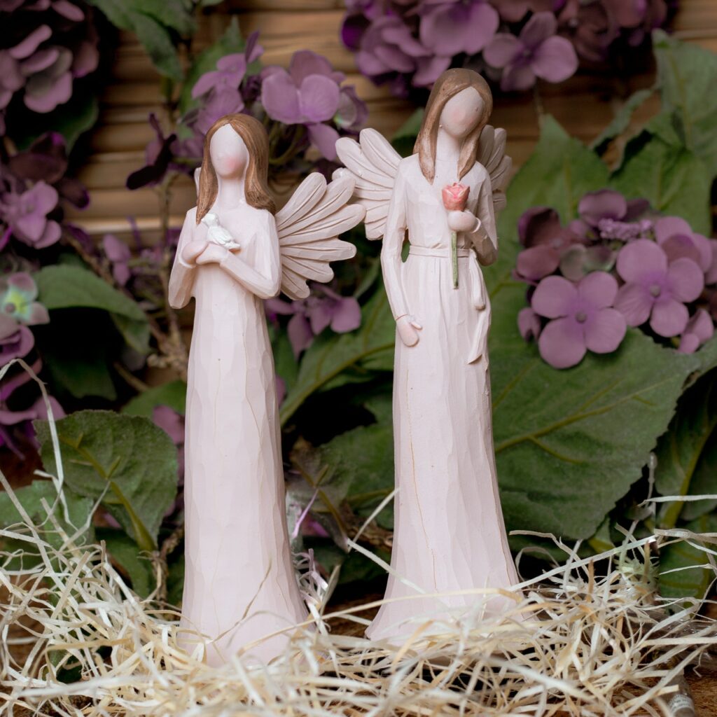 'Mom' angel decoration